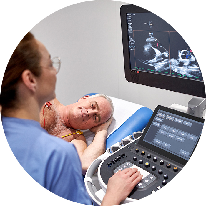 Cardi&oacute;logo que adquiere im&aacute;genes con TOMTEC