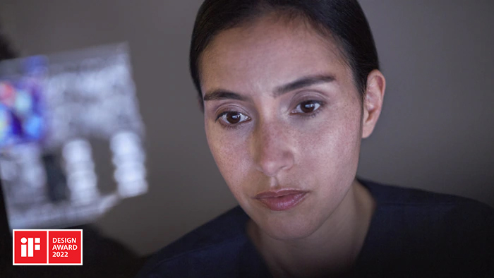 Radi&oacute;logo que utiliza una soluci&oacute;n de sala de control compatible con IA y planifica de forma eficaz una exploraci&oacute;n de RM