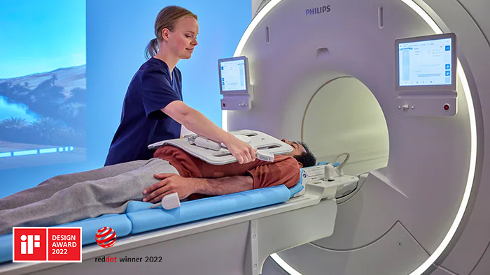 Radi&oacute;loga que ahorra tiempo preparando al paciente para una RM con un flujo de trabajo sencillo