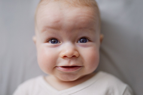 C&oacute;mo entretener a un beb&eacute;