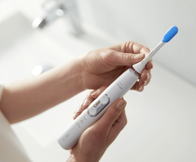 Reducci&oacute;n de la puntuaci&oacute;n organol&eacute;ptica y las bacterias que causan el mal aliento con Philips Sonicare TongueCare+