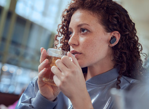 Hombre disfrutando de la experiencia &uacute;nica de Fidelio