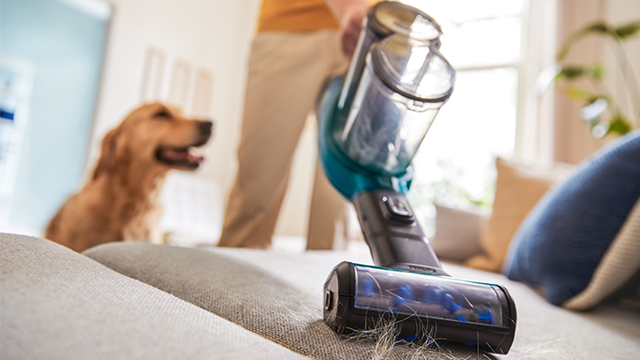 Primer paso: c&oacute;mo limpiar la tapicer&iacute;a del sof&aacute; con un aspirador