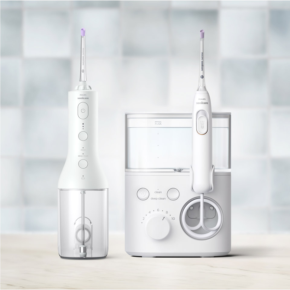 Sonicare Power Flossers organizados en una superficie