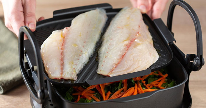 Ponerlos en la segunda capa. Acoplar el accesorio de segunda capa a la bandeja inferior con la olla de cocci&oacute;n.