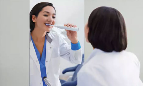 C&oacute;mo limpiar la lengua en tres sencillos pasos