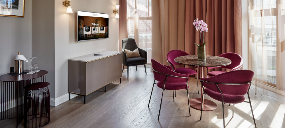 televisor profesional para una habitaci&oacute;n de hotel