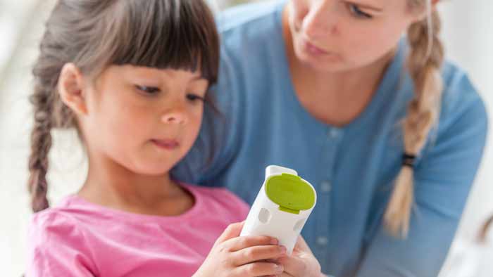 ni&ntilde;o con nebulizador InnoSpire Go