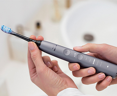 Mejora de la salud gingival con Philips Sonicare DiamondClean y un cabezal de cepillado Cuidado de las enc&iacute;as Premium
