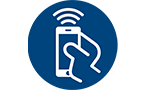 Control icon, mano sosteniendo un tel&eacute;fono m&oacute;vil con se&ntilde;al remota