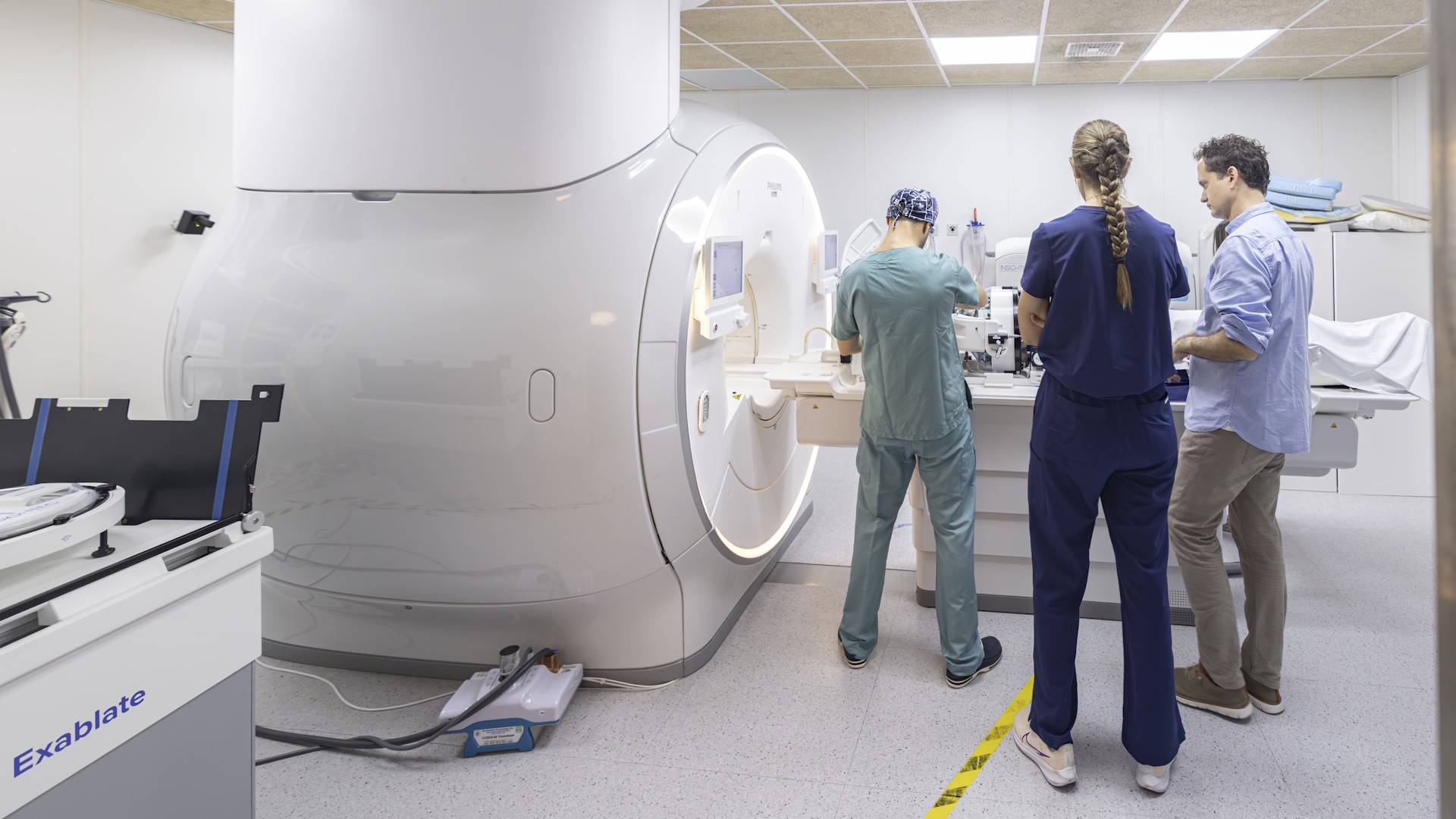 El Hospital de la Santa Creu i Sant Pau realiza una t&eacute;cnica pionera en pacientes con temblor esencial en colaboraci&oacute;n con Philips e Insightec